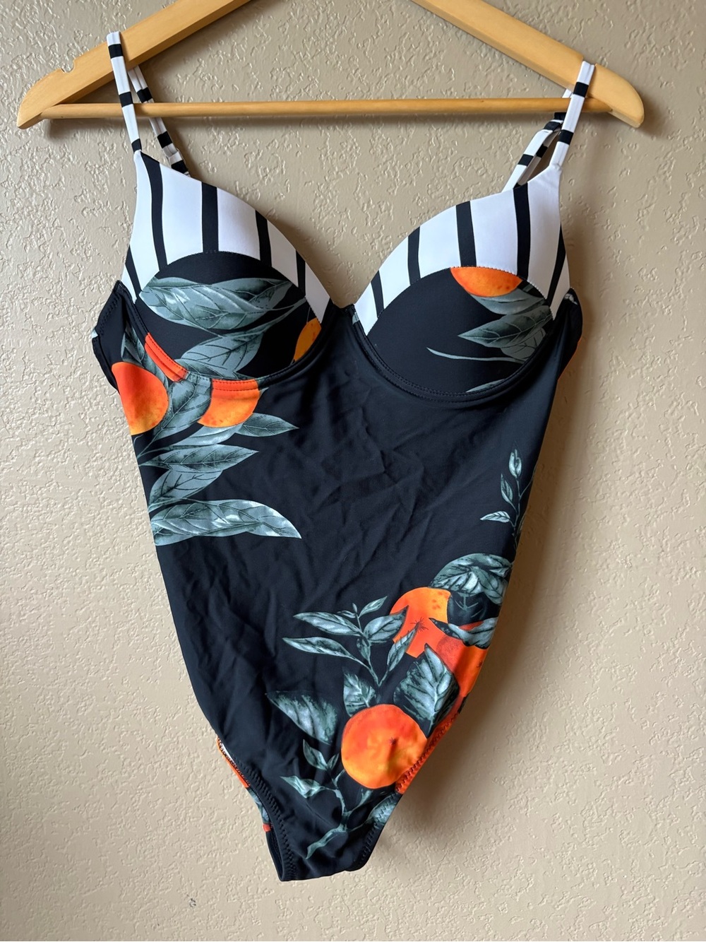 Cupshe One Piece Swimsuit Bathingsuit Black white Orange Print adjustable straps